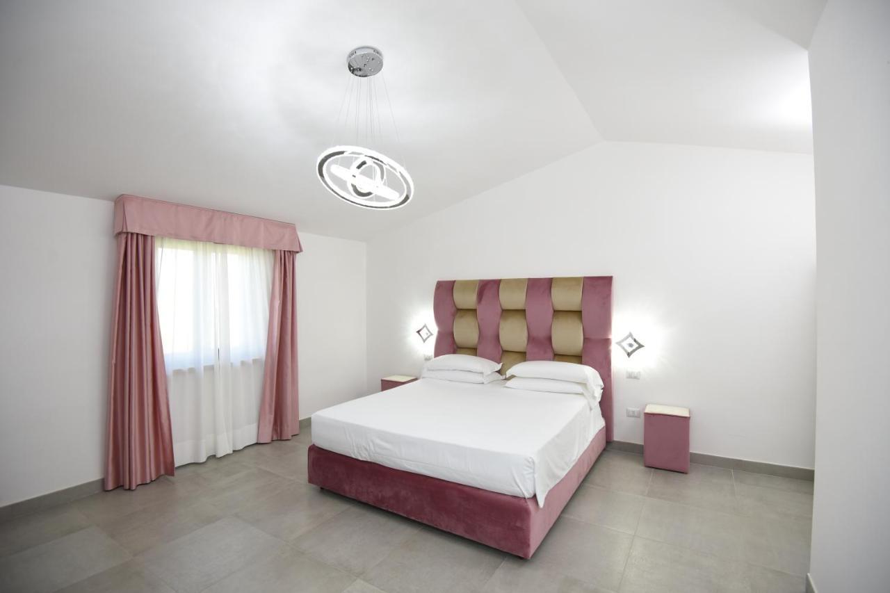 Agriturismo Borgo Imperiale วัลมนโตเน ภายนอก รูปภาพ
