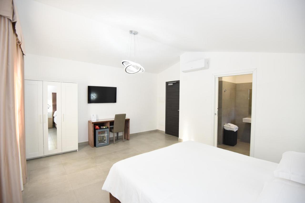 Agriturismo Borgo Imperiale วัลมนโตเน ภายนอก รูปภาพ