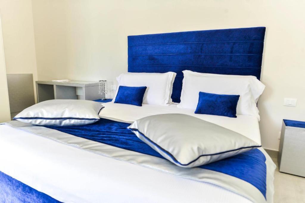 Agriturismo Borgo Imperiale วัลมนโตเน ภายนอก รูปภาพ